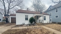 Building Photo - 728 SW Lindenwood Ave