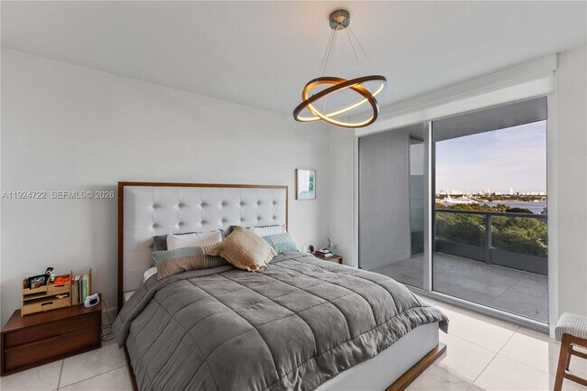 Building Photo - 900 Biscayne Blvd