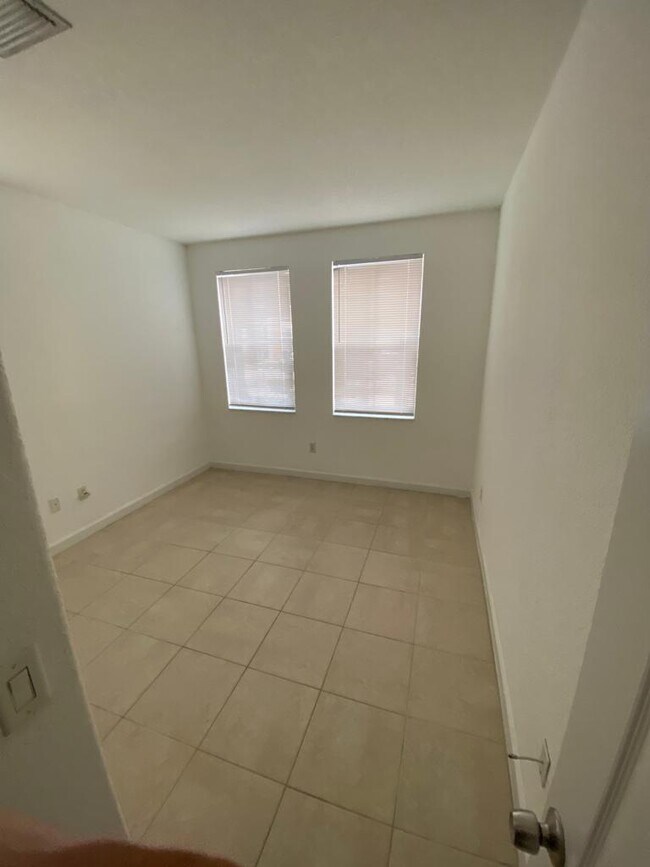Building Photo - 2208 Shoma Dr