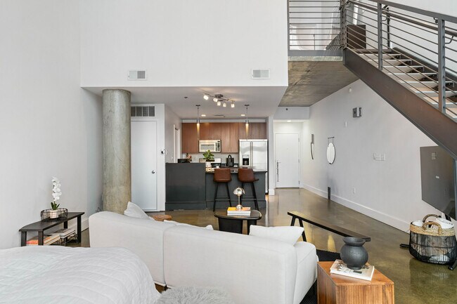 Building Photo - 845 Spring St NW