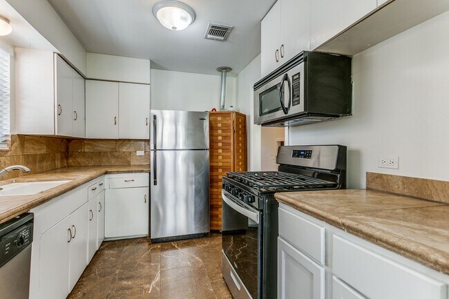 Building Photo - BOUTIQUE ALAMO HEIGHTS 1-BEDROOM APARTMENT
