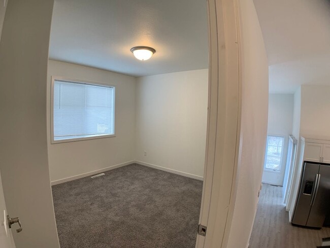 Building Photo - 4 Bed 2 Bath Single Family Home