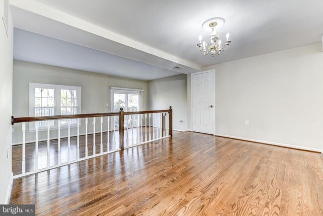 Building Photo - 5668 Ridge View Dr