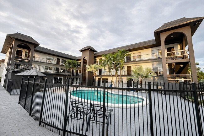 Building Photo - 1100 NE 9th Ave