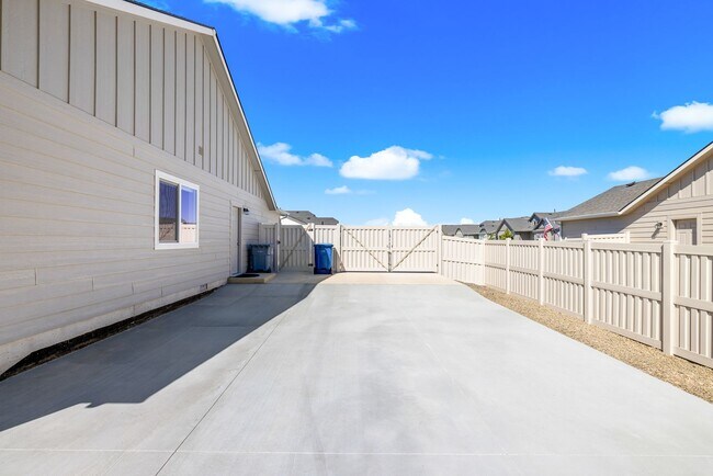 Building Photo - Brand New Home with RV Pad and Premium Fin...