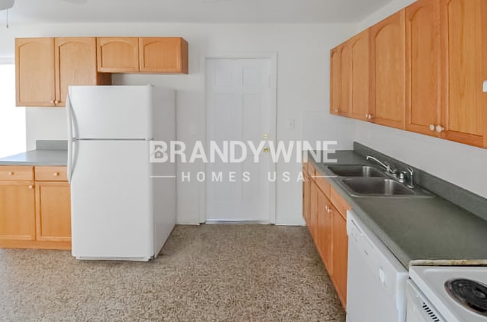 Building Photo - 6215 N Coolidge Ave