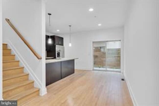 Building Photo - Beautiful Northern Liberties Townhome