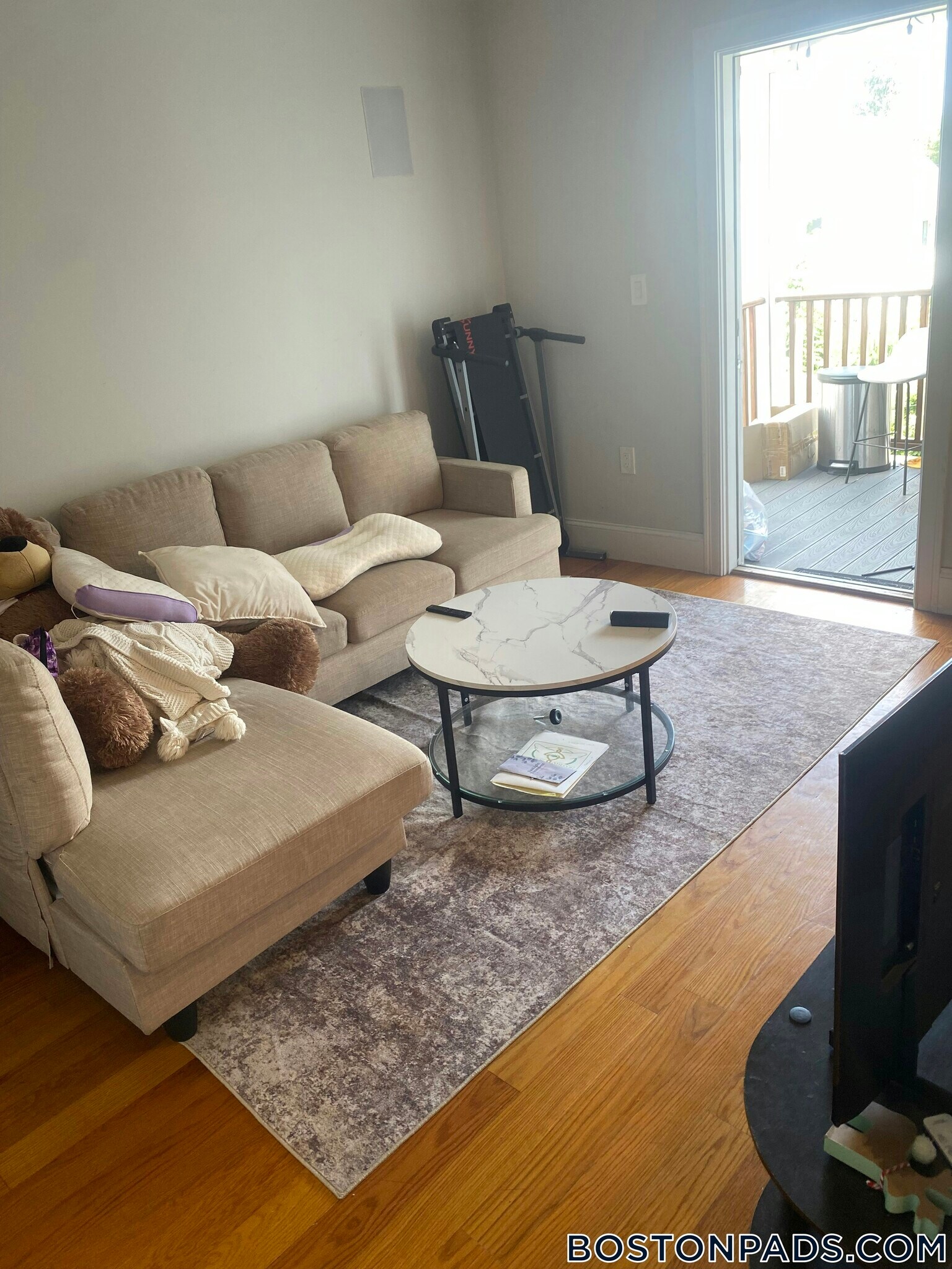 Building Photo - 127 Shirley St