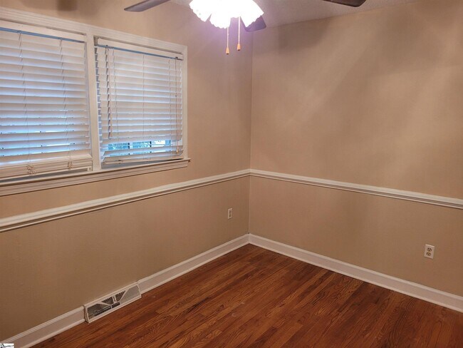 Building Photo - 103 Pinehurst Dr