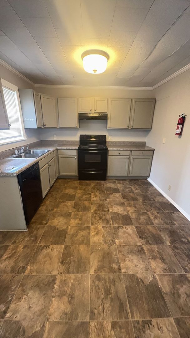 Building Photo - 1905 28th St