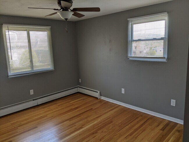 Building Photo - 907 Hooper Rd