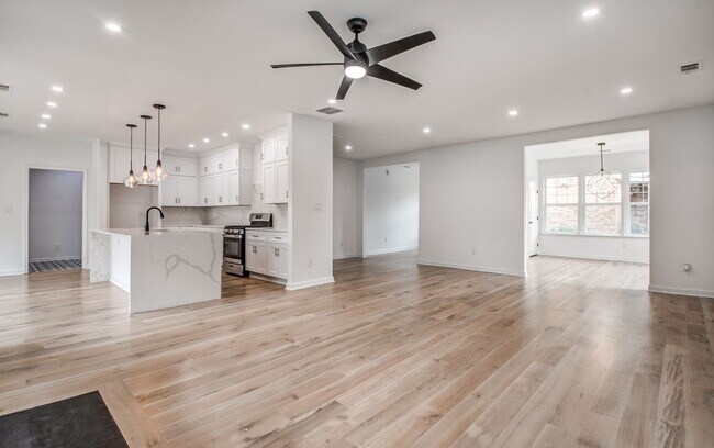 Building Photo - Elegant Midtown Memphis Single-Family Home...