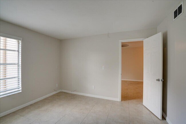 Building Photo - 2901 Fiore Way