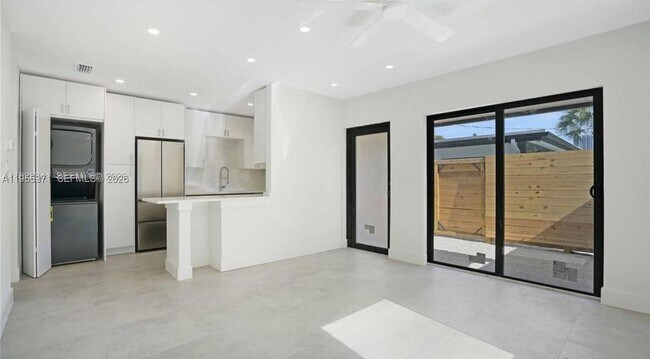 Building Photo - 1119 W Las Olas Blvd