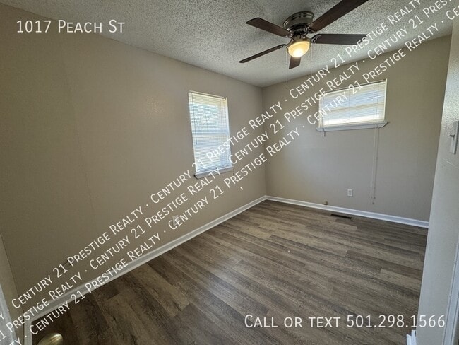 Building Photo - 1017 Peach St