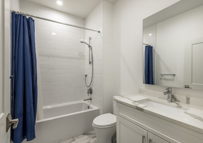 Building Photo - 946 Saratoga St