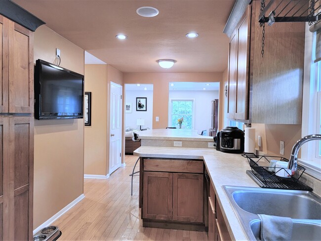 Building Photo - 16840 Fairview Ct