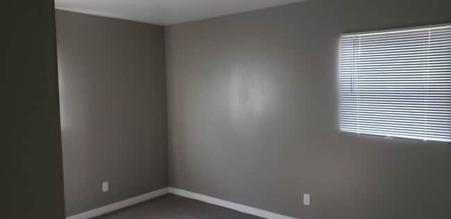 Building Photo - 3 Bedroom 1 bath