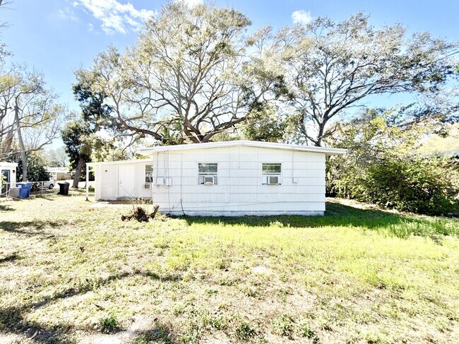 Building Photo - 7111 Onyx Dr N