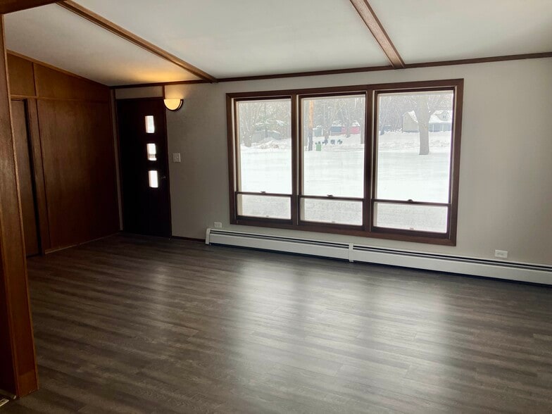 Building Photo - 6751 Geneva Ave S