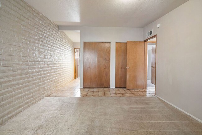 Building Photo - Eastside 4 Bedroom Home with Pool