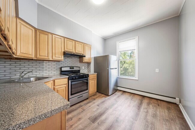 Building Photo - 816 20th St