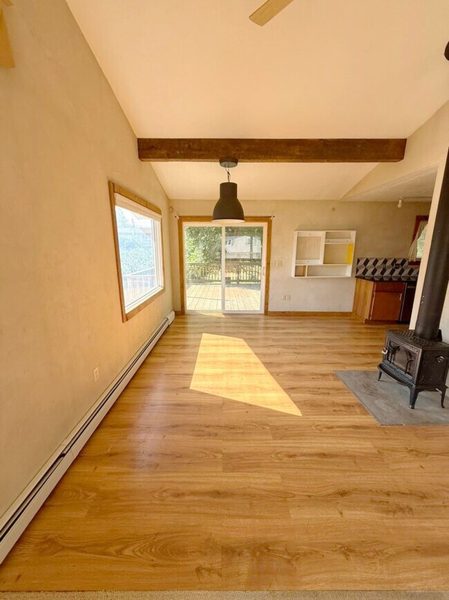 Building Photo - 1116 S Pinecrest Dr