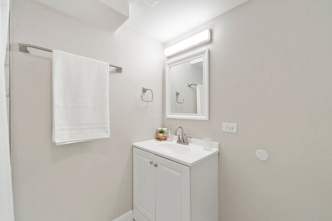Building Photo - 5641 W 64th St