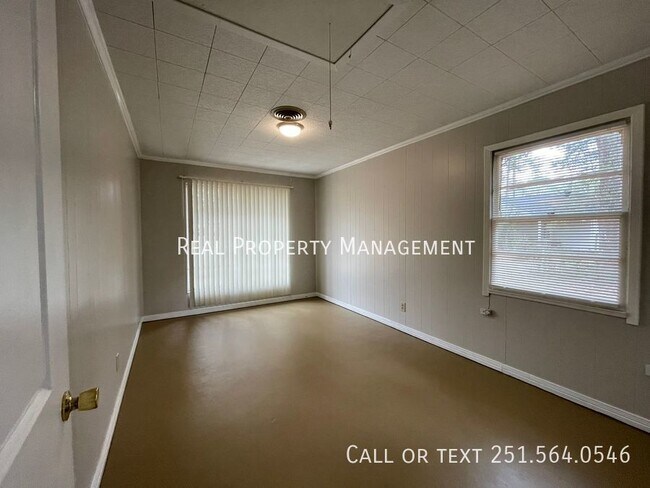 Building Photo - 914 Graymont Dr