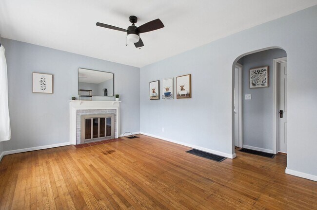 Building Photo - 3010 Woodbine Pl