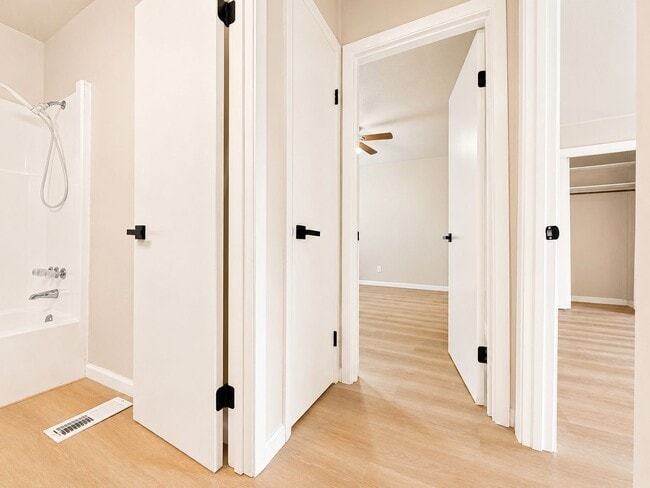 Building Photo - Remodeled 2 Bed/ 1.5 Bath Townhouse in Batesville!