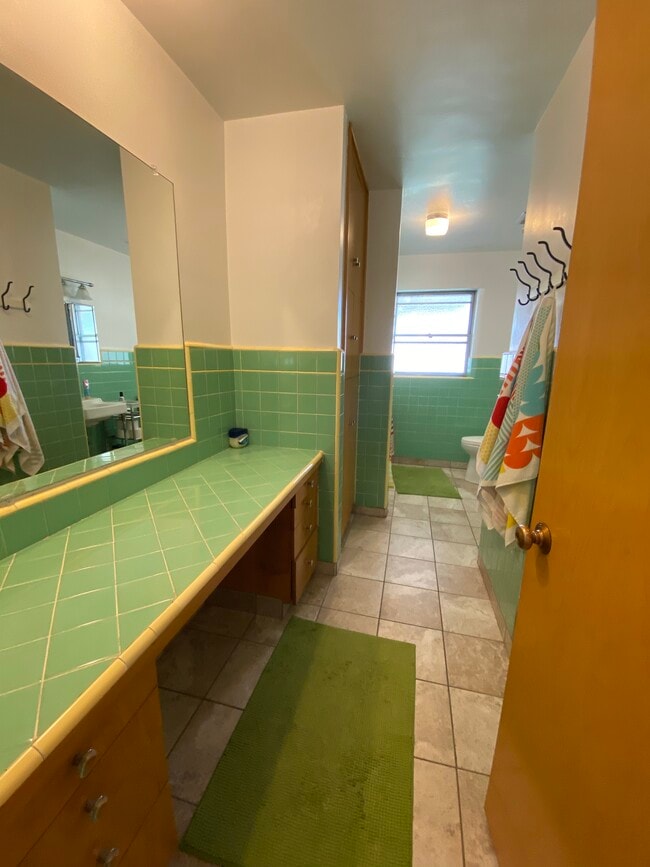 Building Photo - 1745 500 E