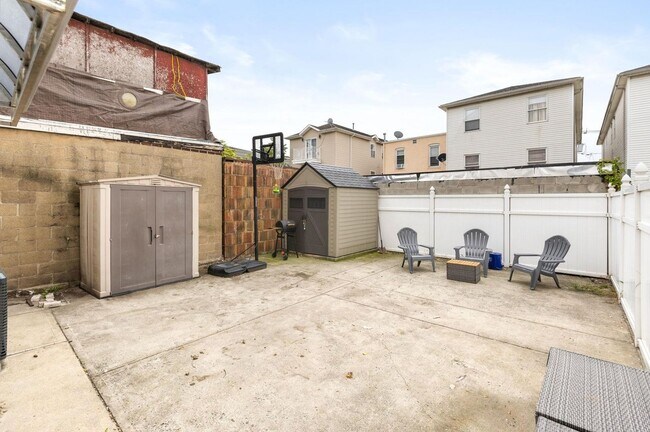 Building Photo - 359 Cator Ave