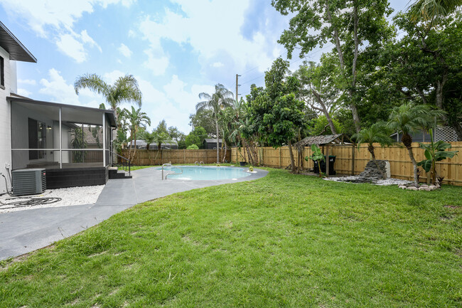 Building Photo - 718 Mendoza Dr