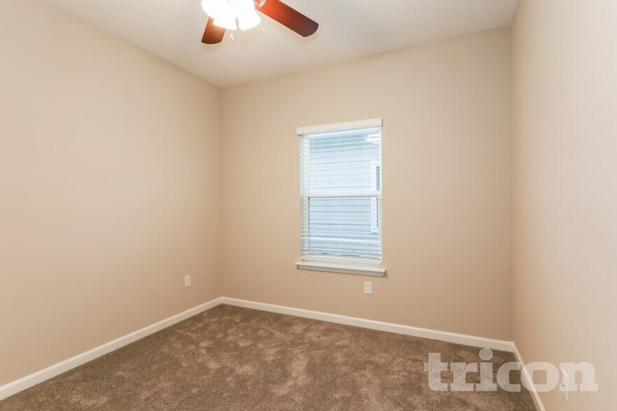 Building Photo - 165 Bloomfield Wy