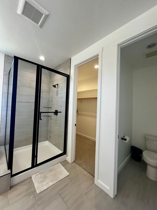 Building Photo - Modern 3-Bedroom Home Close to Gallatin Co...
