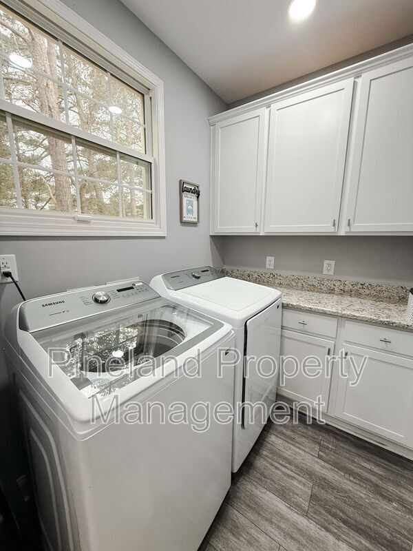 Building Photo - 7019 Laurinburg Rd