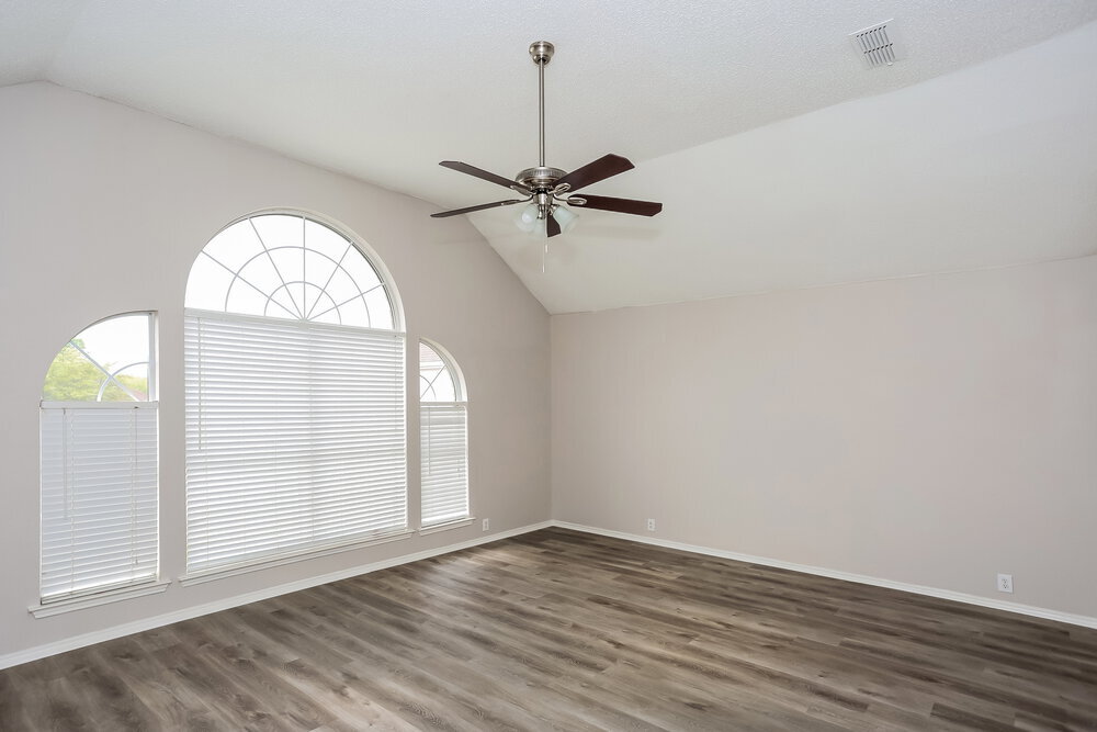 Building Photo - 2616 Lonesome Oak Dr