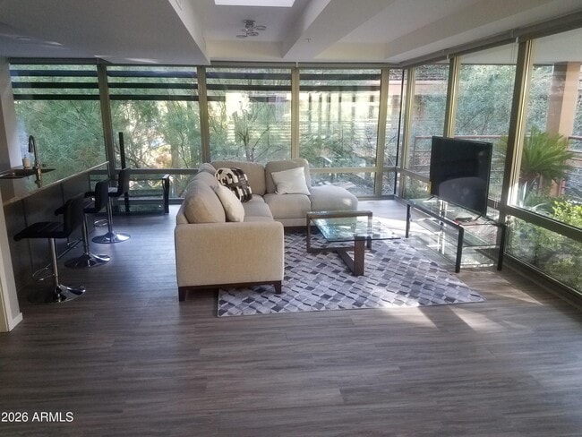 Building Photo - 7137 E Rancho Vista Dr