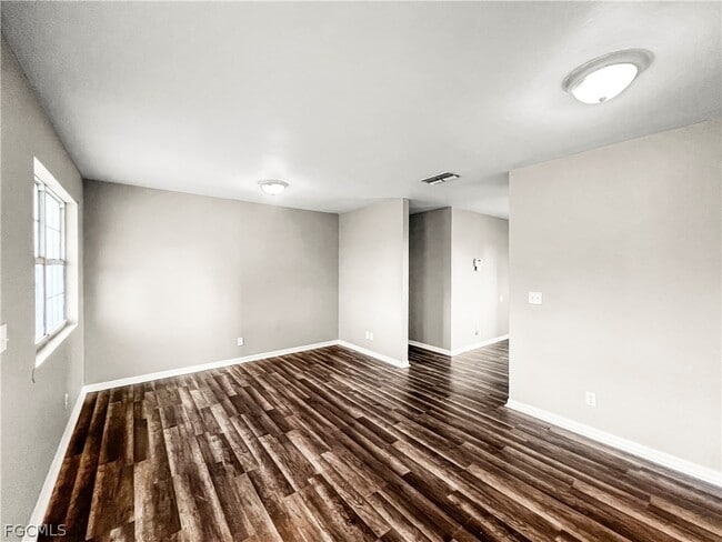 Building Photo - 849 Theodore Vail St E