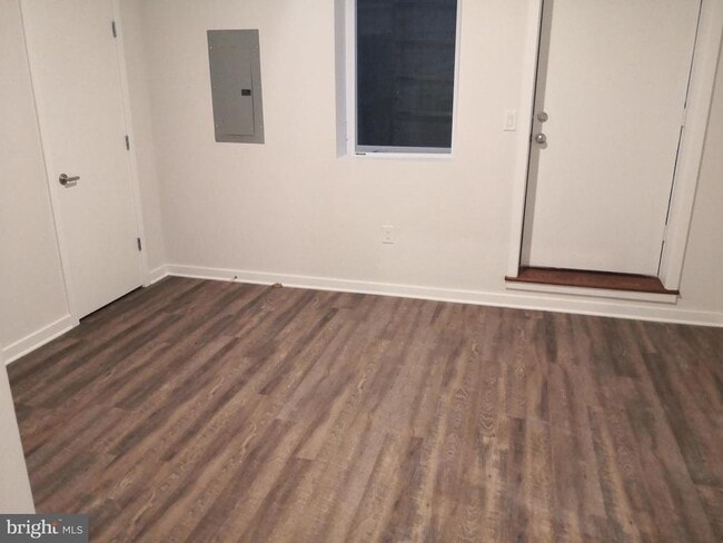 Building Photo - 615 N 10th St