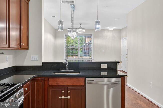 Building Photo - 42563 Highgate Terrace