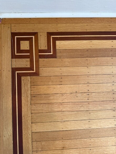 Hardwood floors - 2221 Saint Paul St