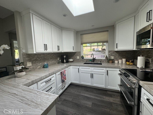 Building Photo - 406 Avenida Castilla