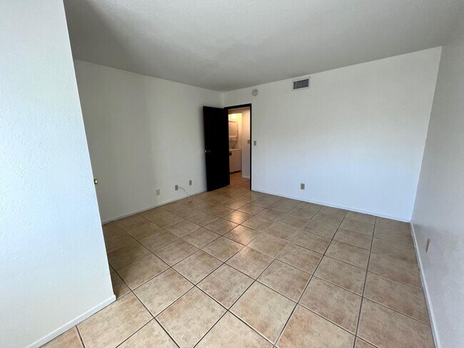 Building Photo - 4964 Newport Cove Dr