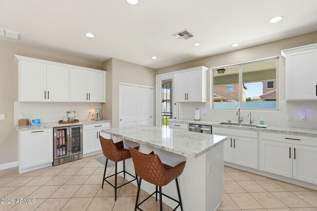 Building Photo - 1630 W Paisley Dr
