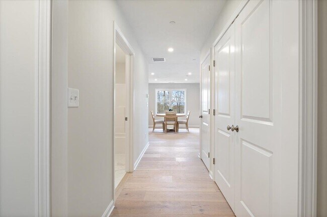 Building Photo - 26-3 Regency Cir