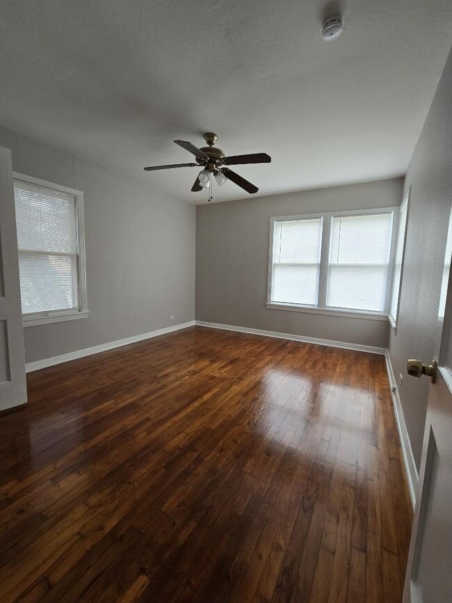 Building Photo - 1339 W Hollywood Ave