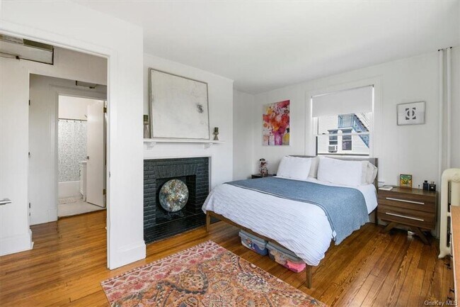 Building Photo - 1 Bayview Ave