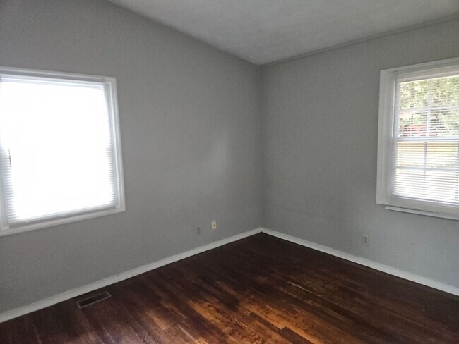 Building Photo - Renovated Marietta Bungalow